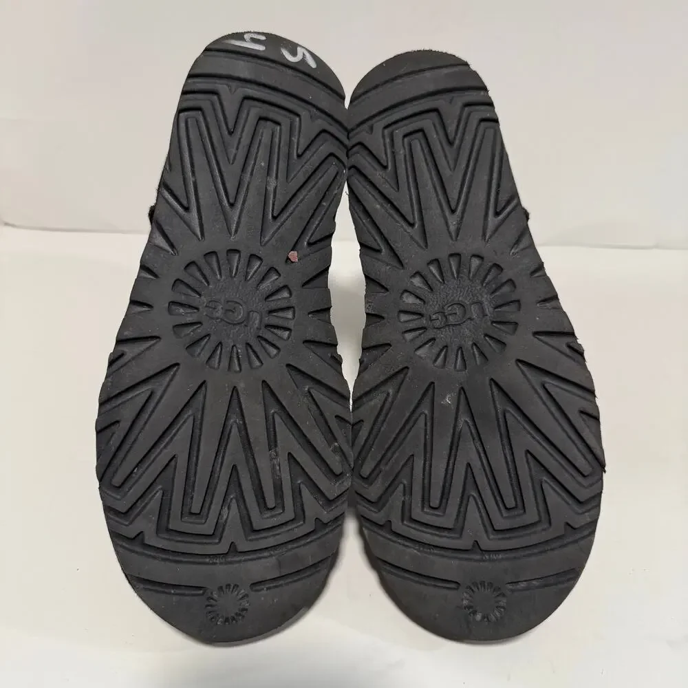 UGG Women's Classic Zodiac Short Boots Black 7‎ Suede
